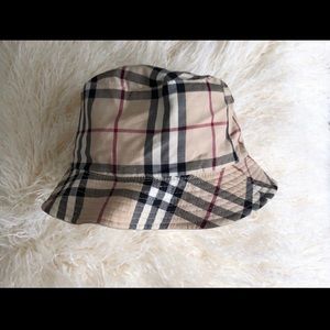 Authentic  Burberry women’s cotton Bucket Hat.